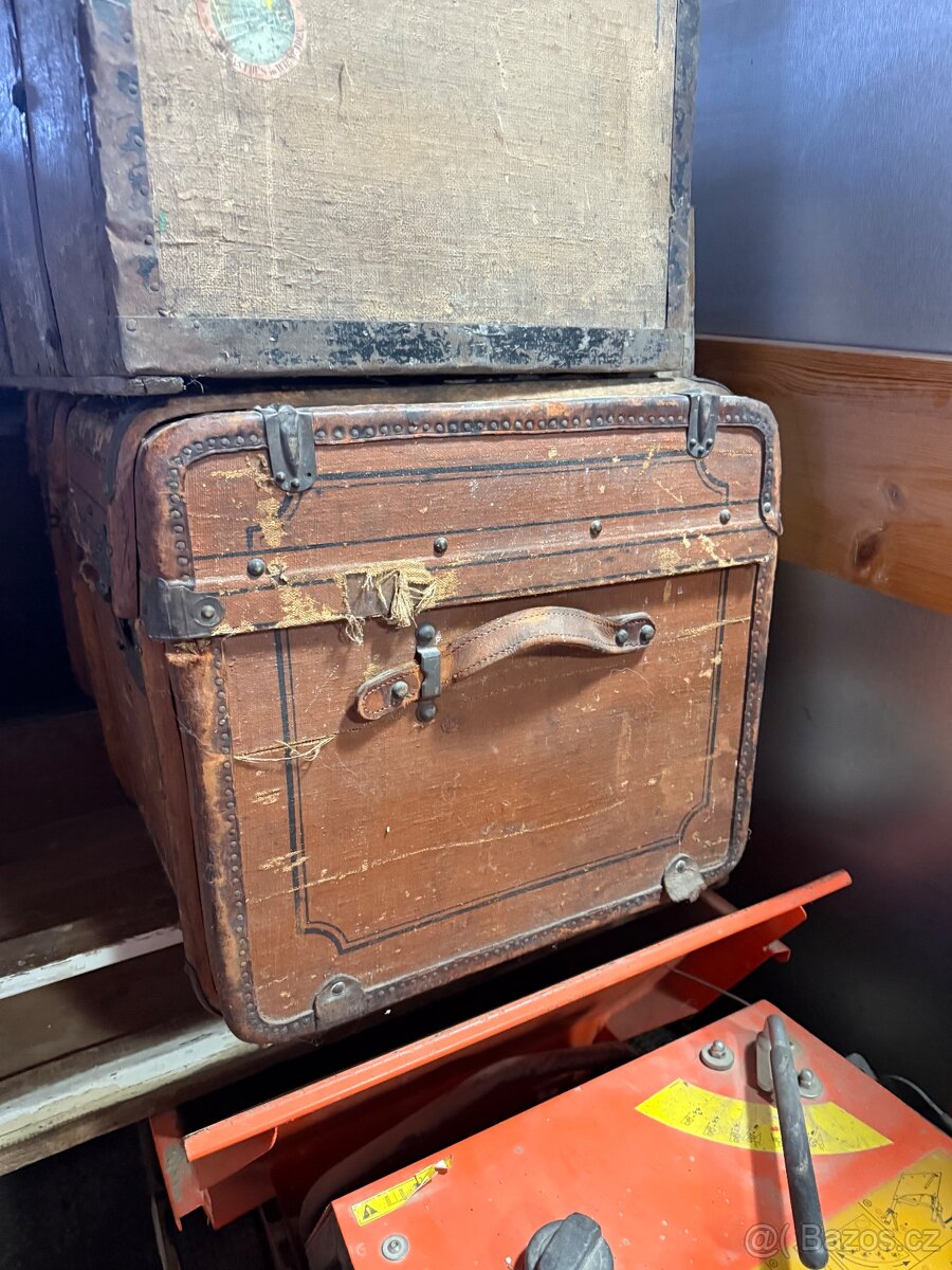 Prodám starožitné kufry
