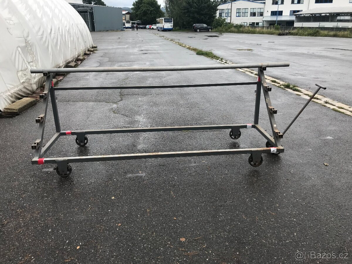 PRODÁM MOBILNÍ STOJAN ODVÍJEČ NA ROLE
