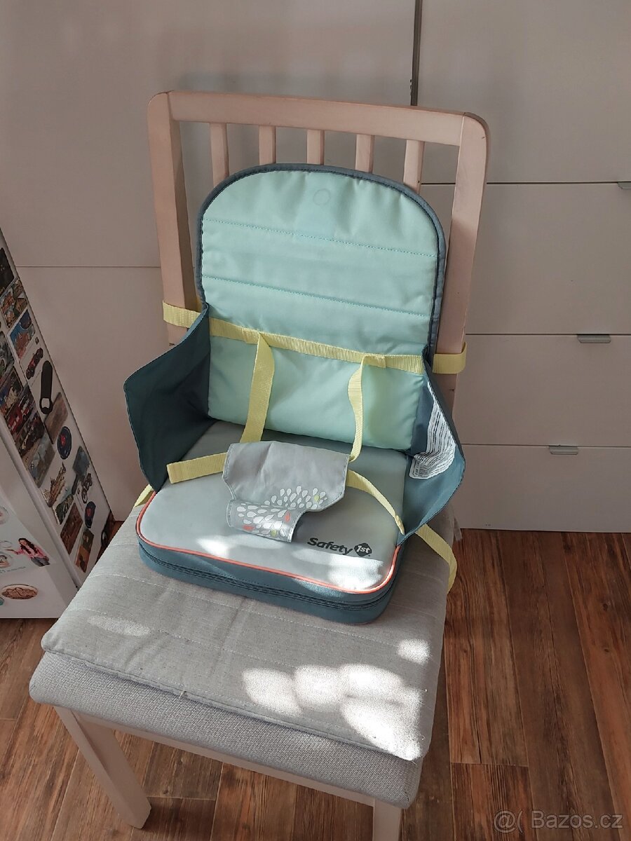 Cestovní skládací krmící židlička