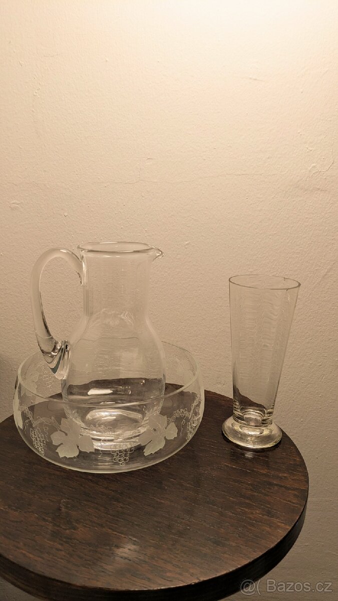 starožitné prvorepublikové sklo