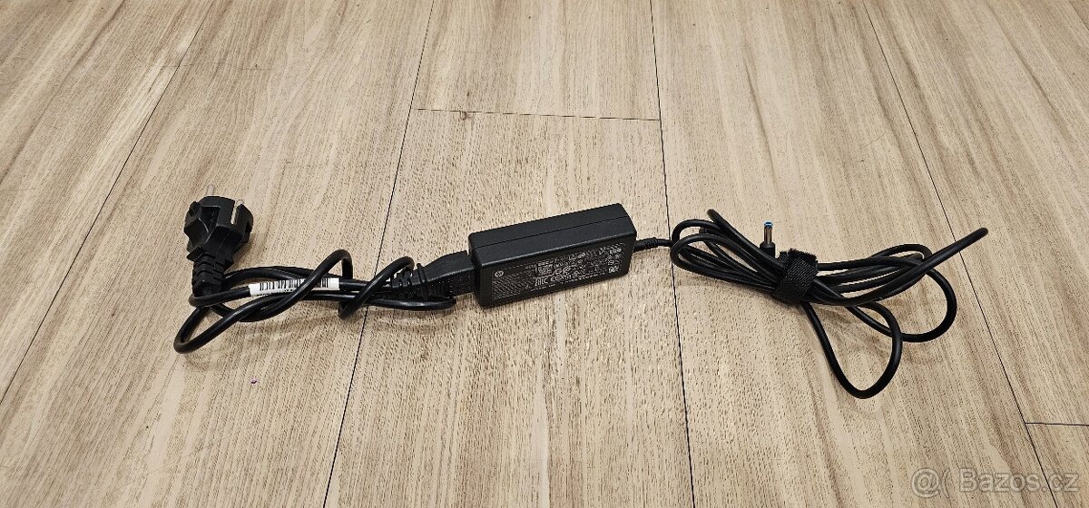 Originální nabíječka na notebook HP