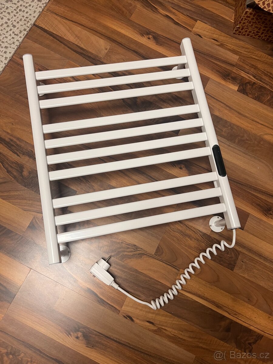 Elektrický topný žebřík 60 × 51 cm