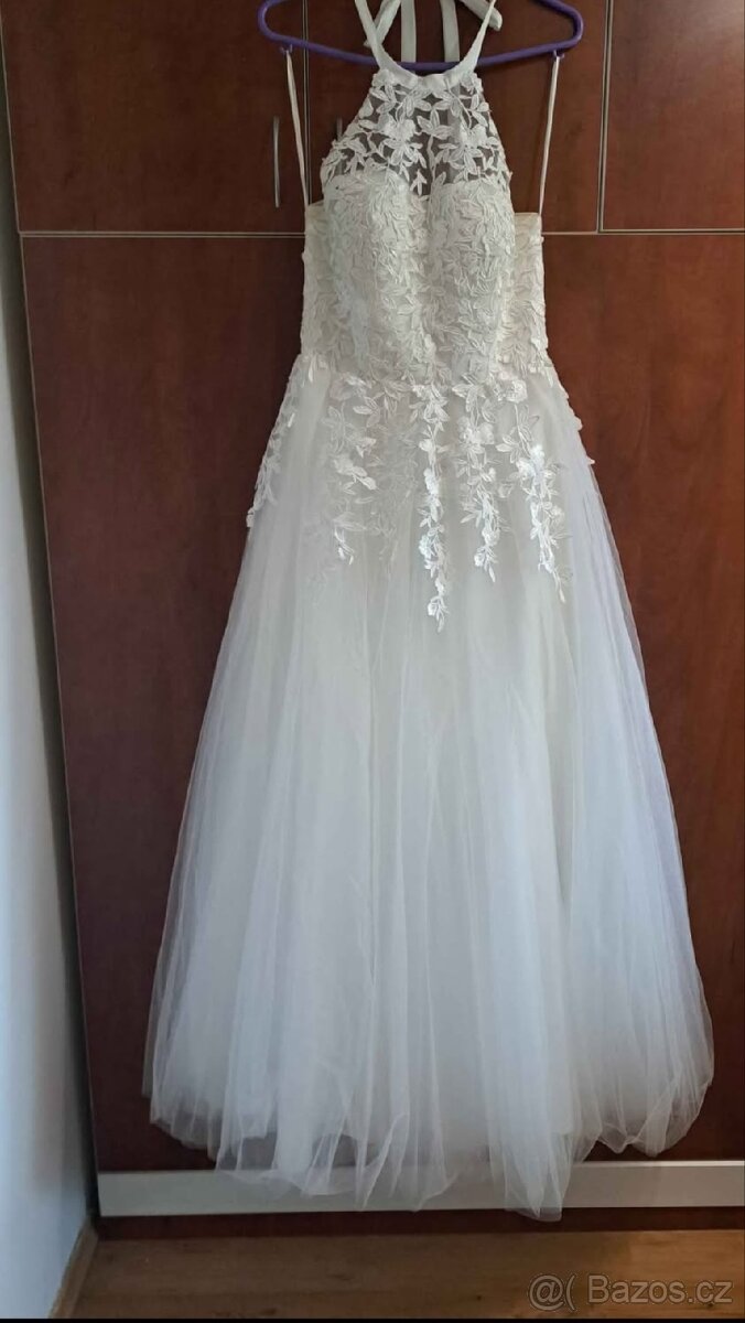 Svatební šaty