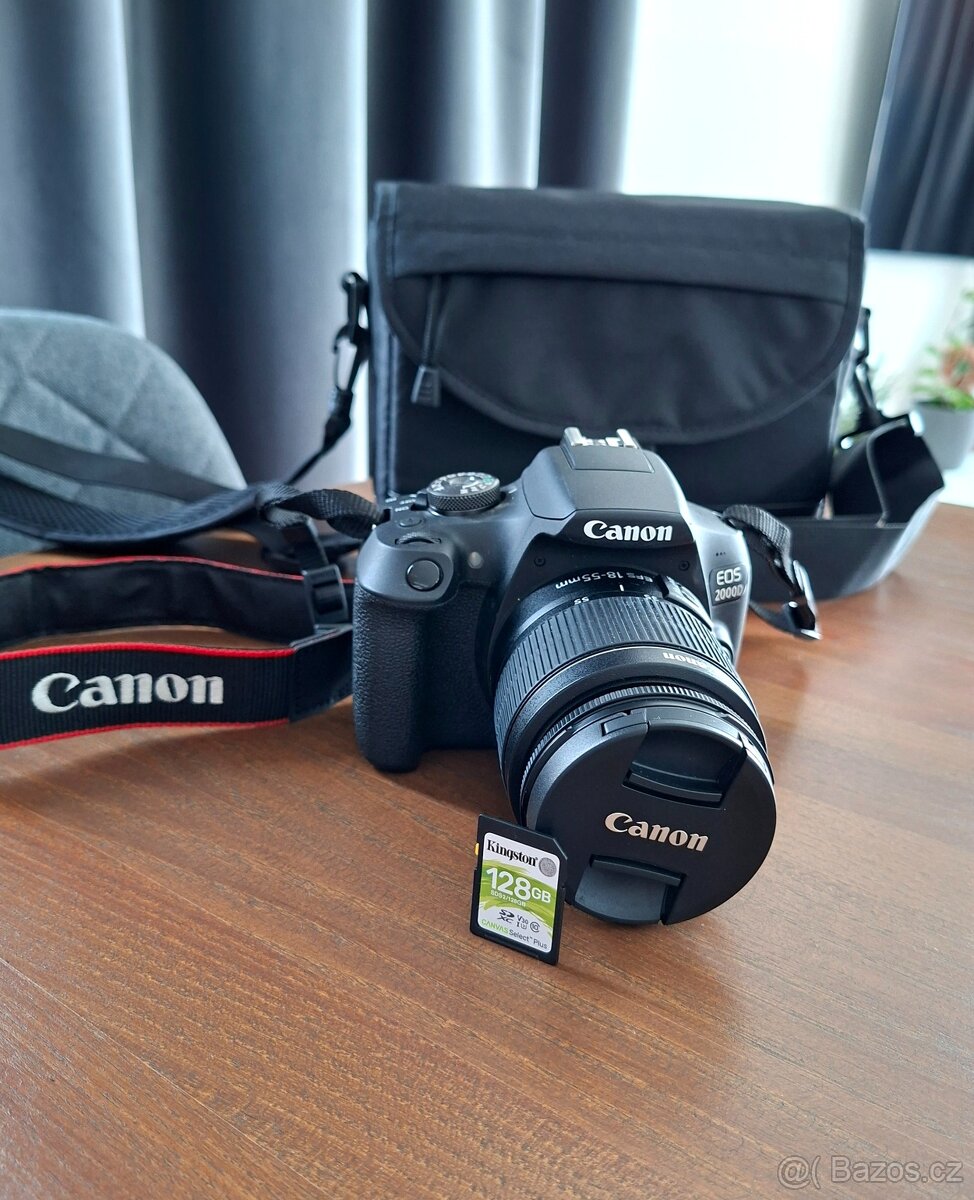 Zrcadlovka Canon a stativ Rollei