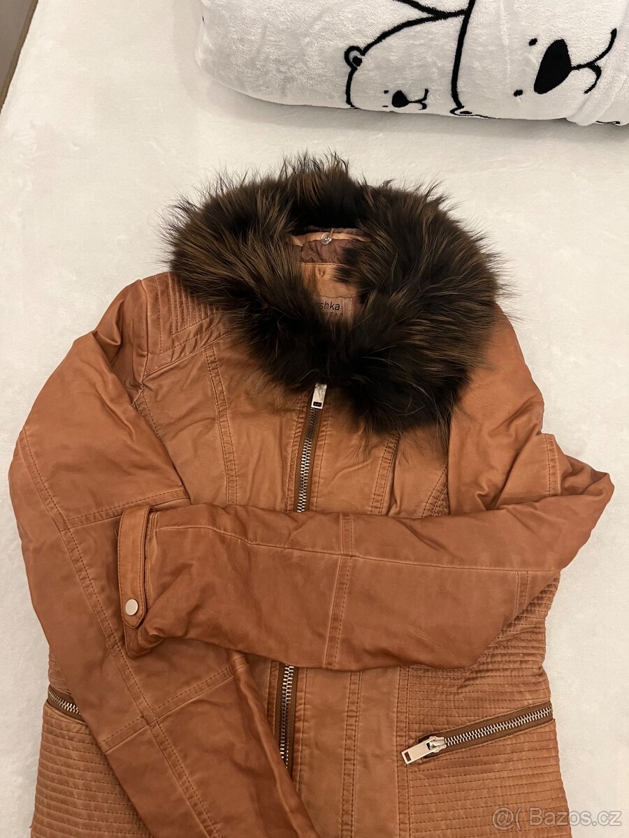 Krásná dámská bunda , límec pravá liška