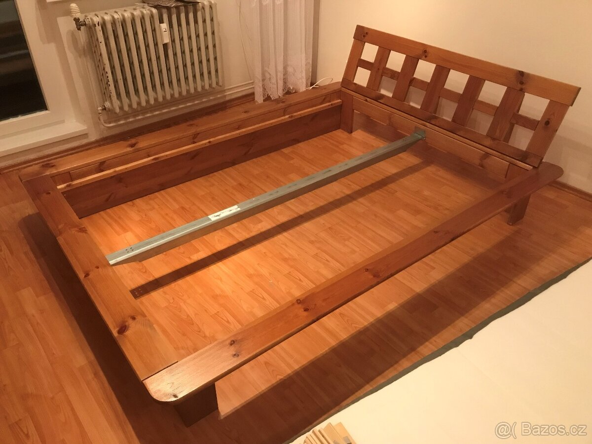 Dřevěná postel 140x200cm včetně matrace, roštů