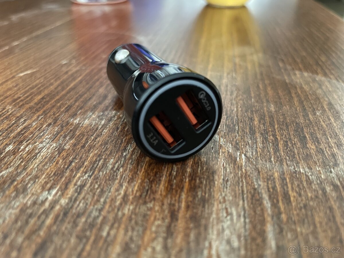 USB adaptér do auta
