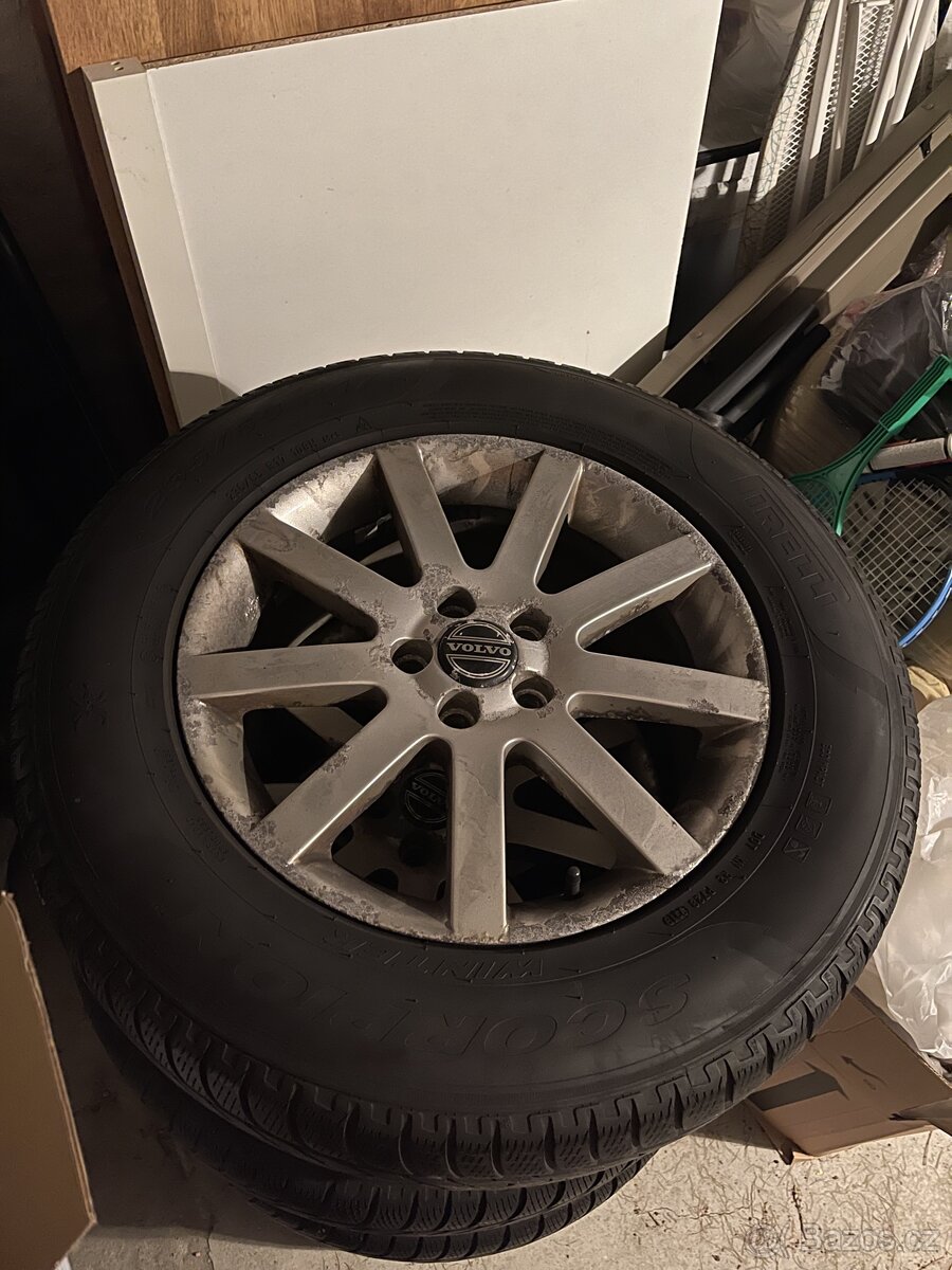 17’ kola na Volvo zimní pneu minimálně na 1 sezónu.