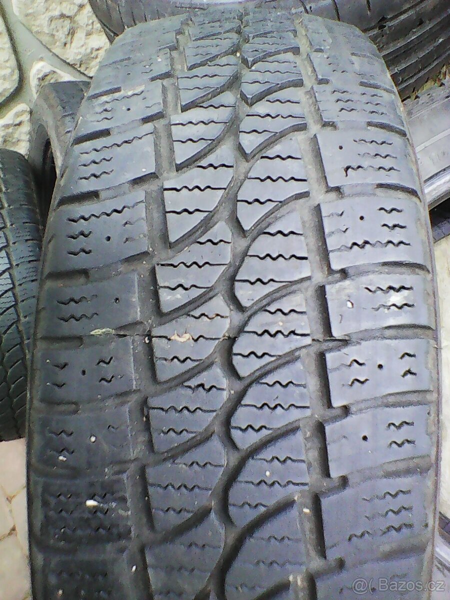 205 65 16 C pneu