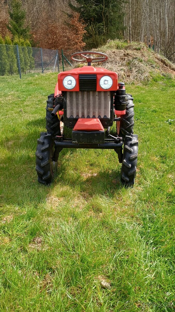 Malotraktor Kubota B6000E