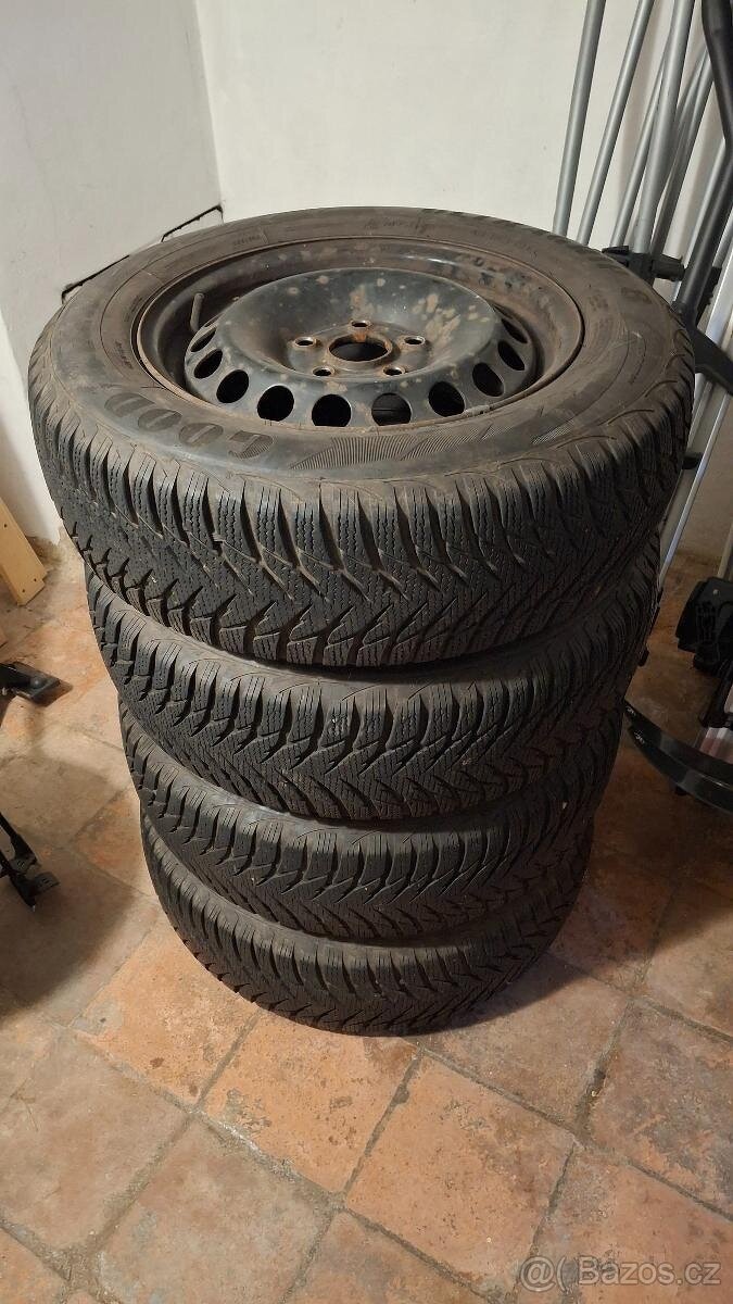 Plechové disky 4x 15" se zimními pneumatikami (Octavia 2)