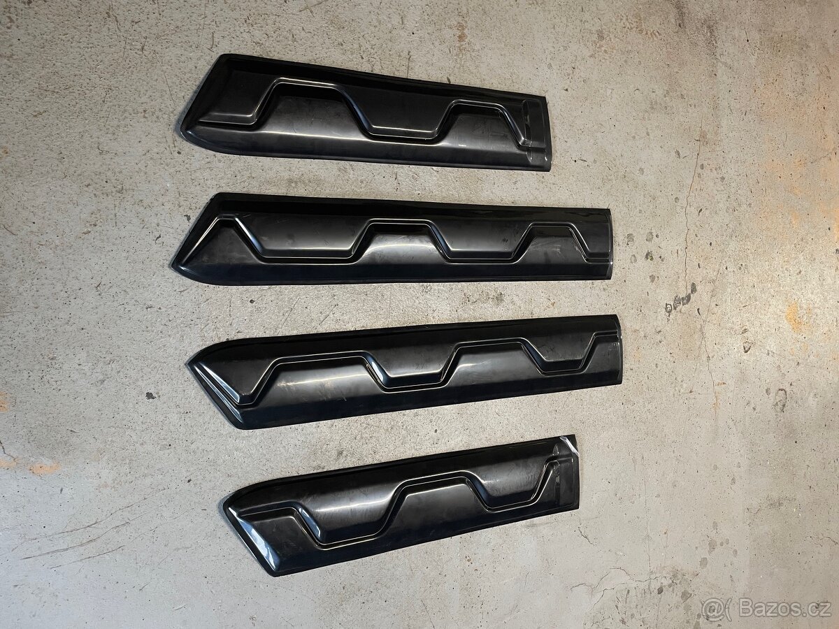 Boční lišty dveří Ford Ranger.