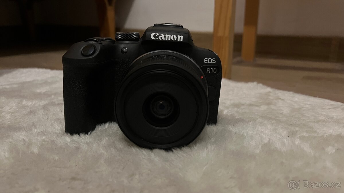 Bezzrcadlovka Canon EOS R-10 + 18 - 45 mm V ZÁRUCE