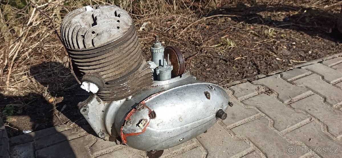 Motor jawa 250 půlbuben