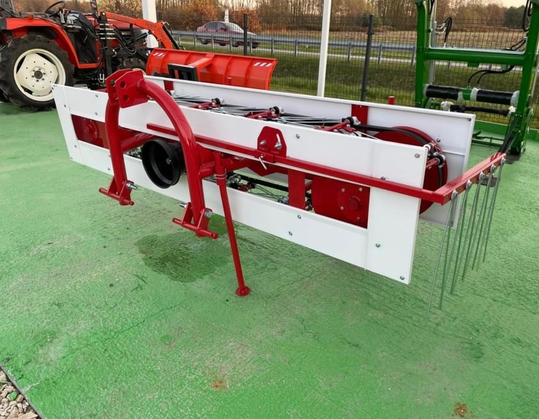 Pasový shrnovač sena za traktor