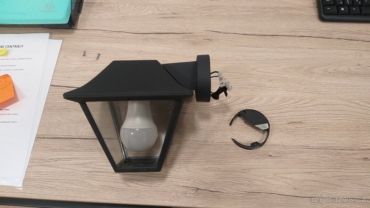Prodám nástěnné venkovní lampy Philips