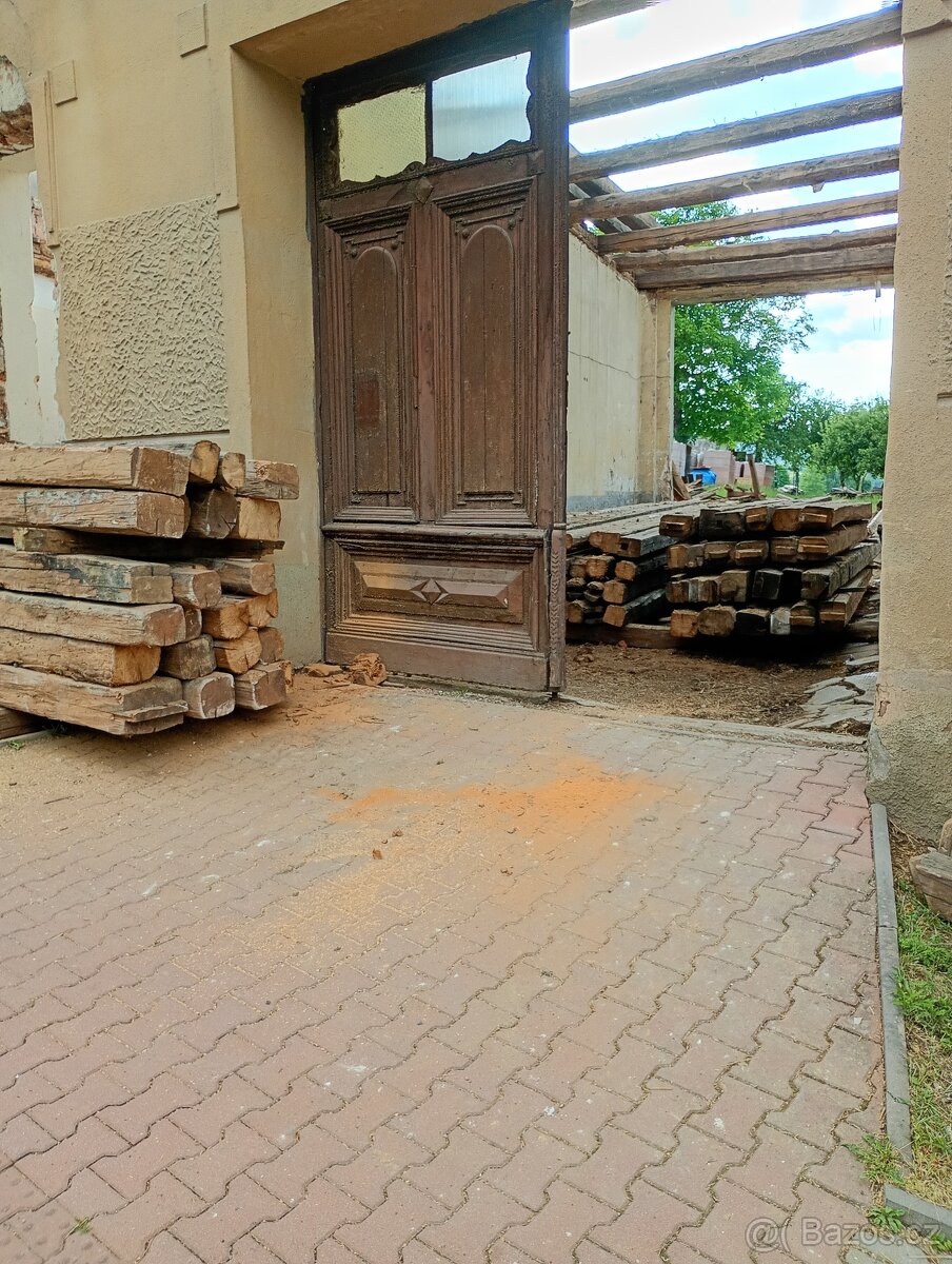 Staré trámy a rozebrání zdarma