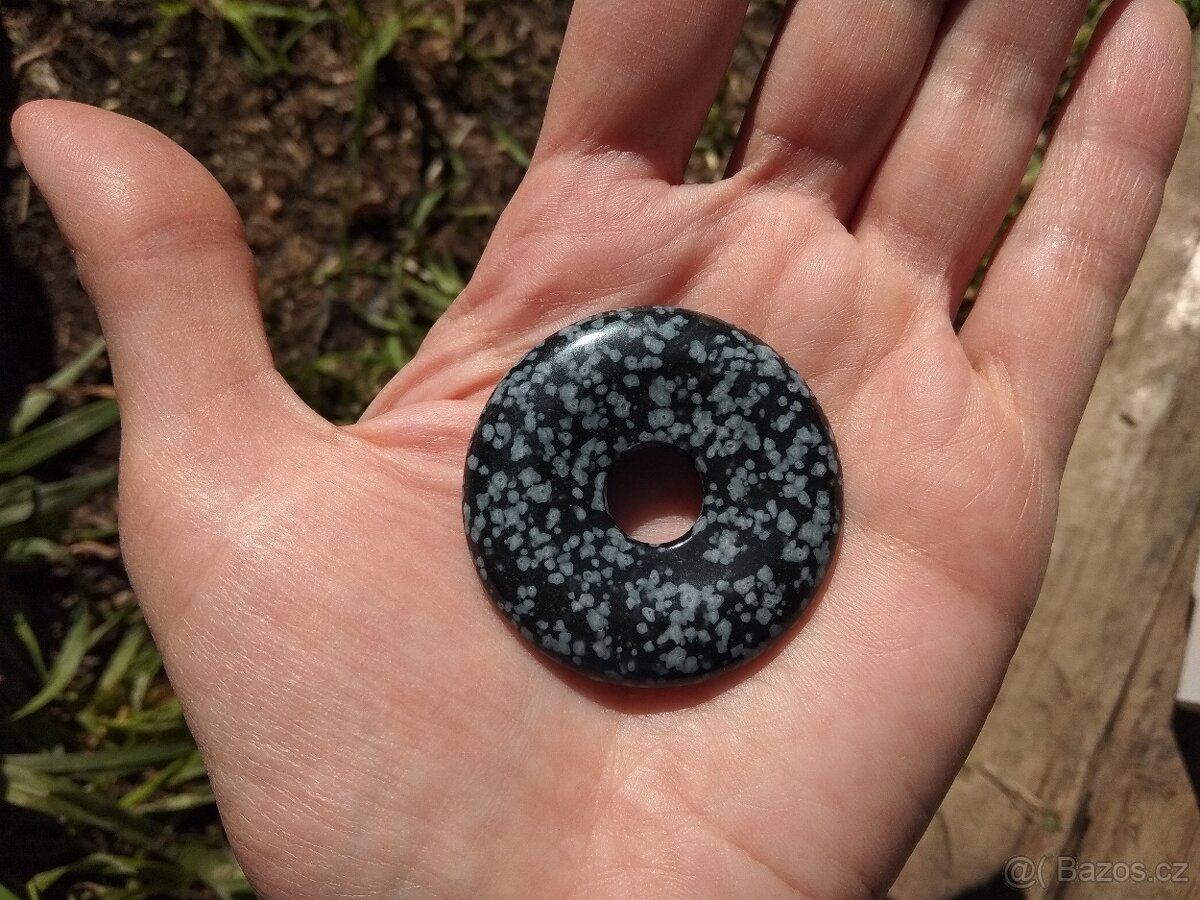 Donat vločkového obsidiánu