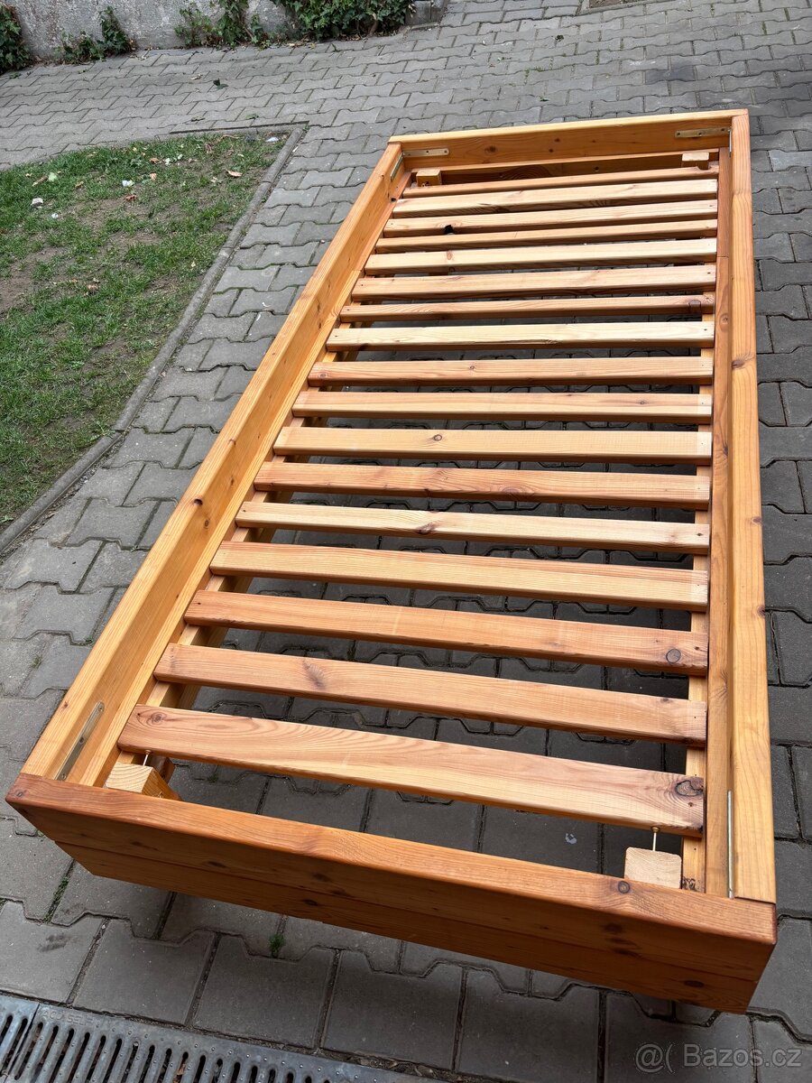 Postel z masivu 200x90cm
