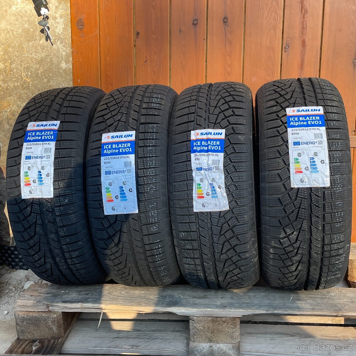 Nove Zimni pneu 215/55 R16  Sailun