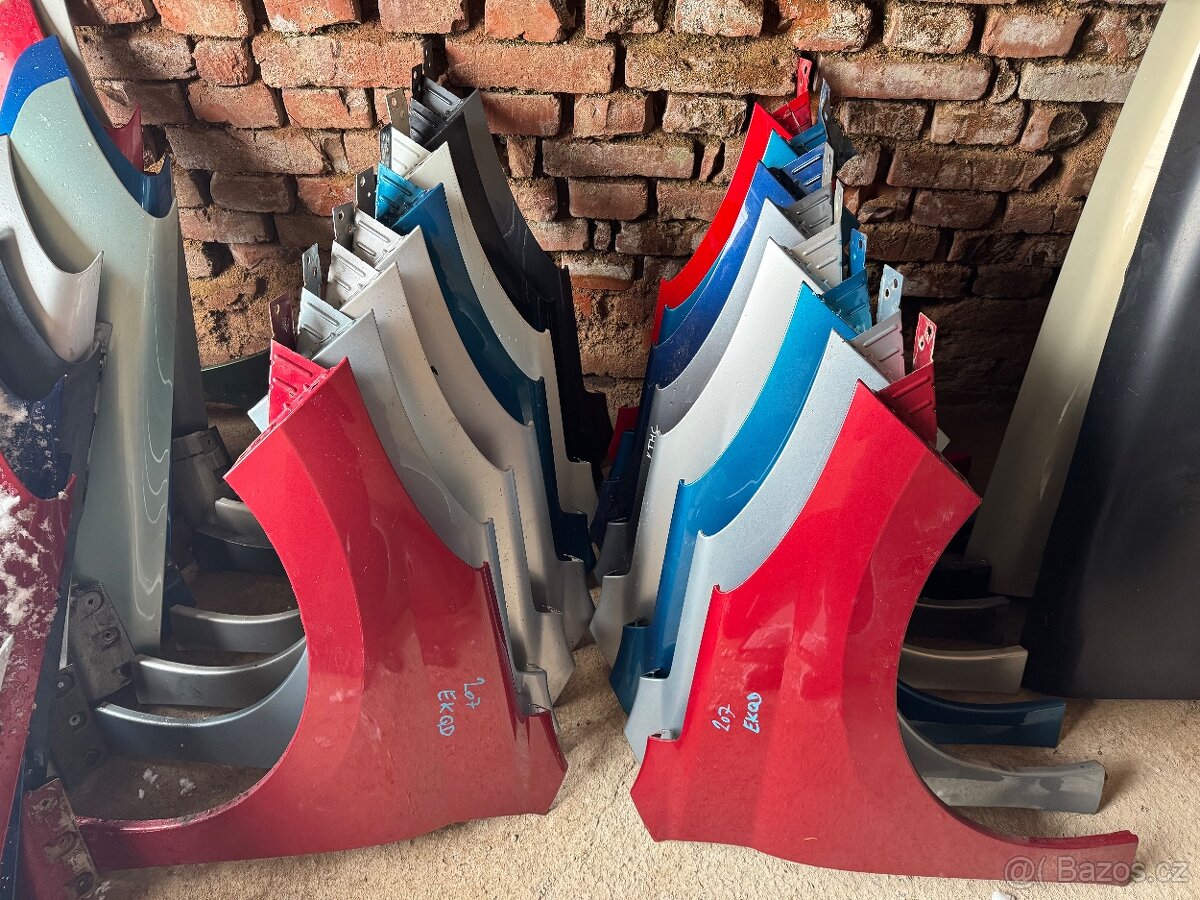 Blatník Peugeot 207