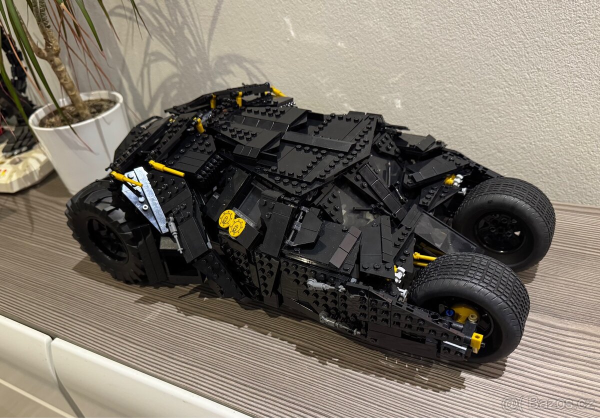 Batmobil Tumbler Lego 76240 - kompatibilní