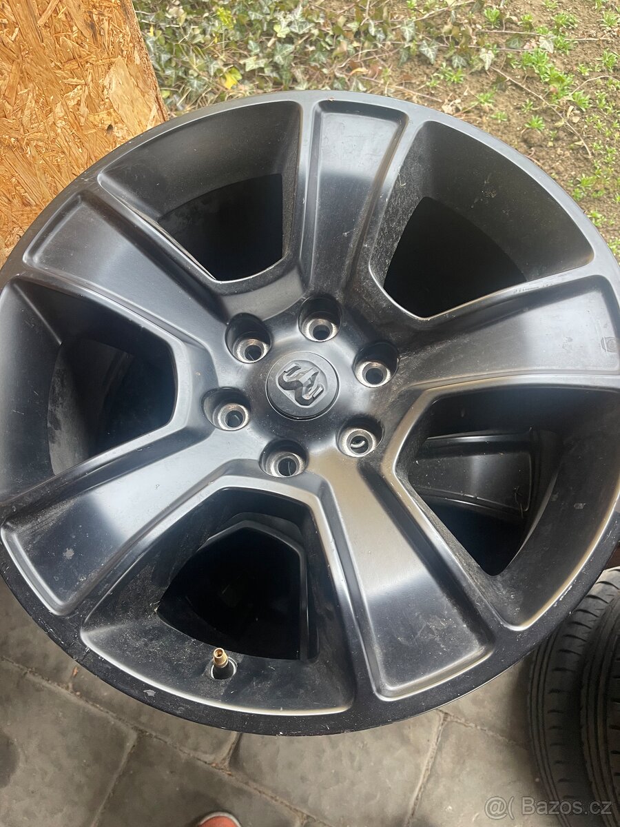 Dodge ram 1500 20 palcu 5 generace