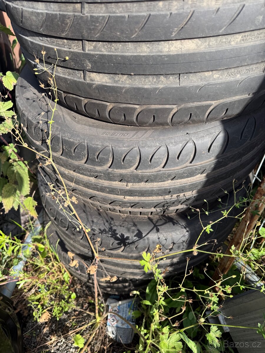 Letni 235/45 r17