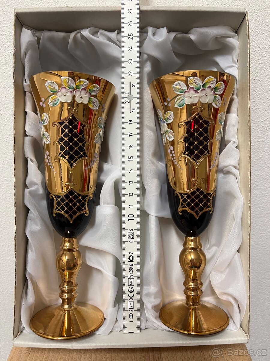 Novoborské dekorované sklo se smaltovanými květy