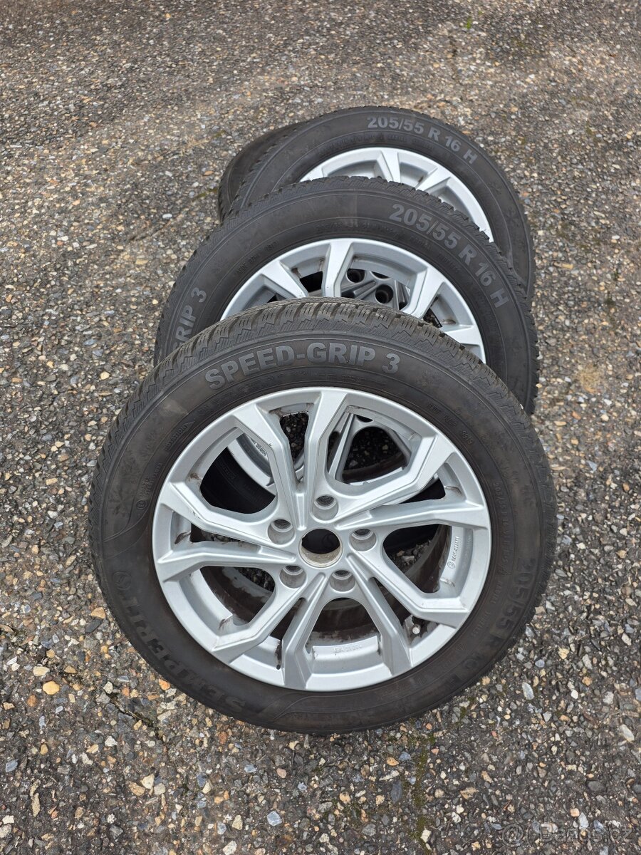 Brock Renault RE2 6.5x16 5x114.3 ET 41 + Semperit pneu