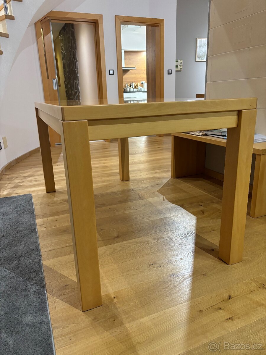 Jídelní stůl - bukový masiv
