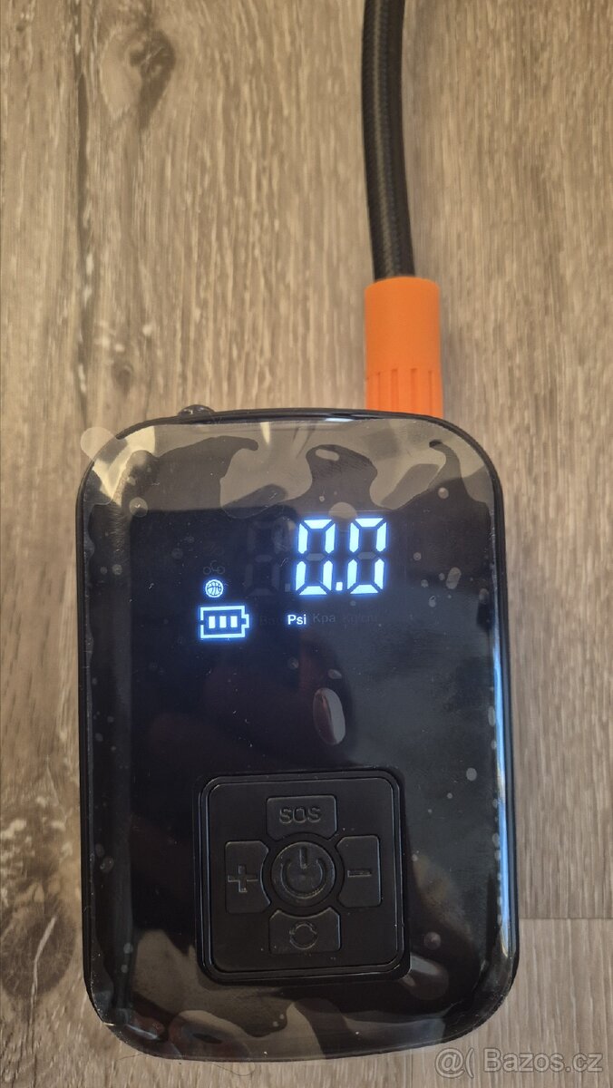 Přenosný nabíjecí kompresor / pumpa – USB-C, LCD displej
