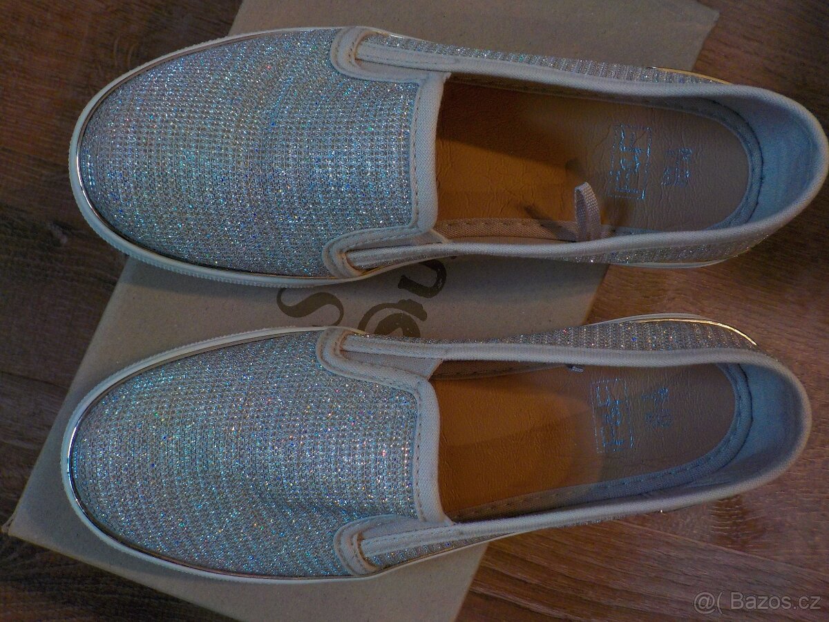 Nové dívčí Slip on boty vel. 36