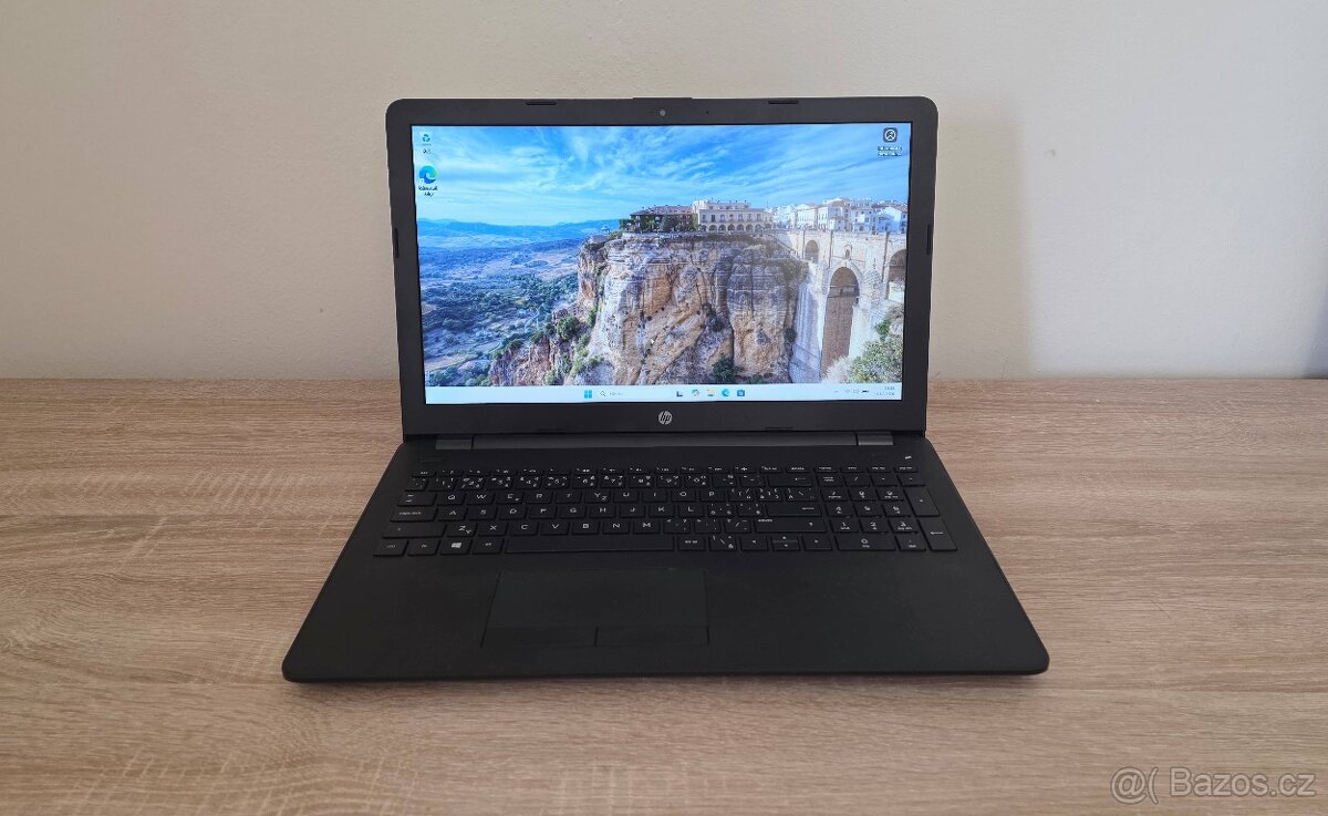 HP 15 (E2-9000e, 4 GB RAM, 256 GB SSD)