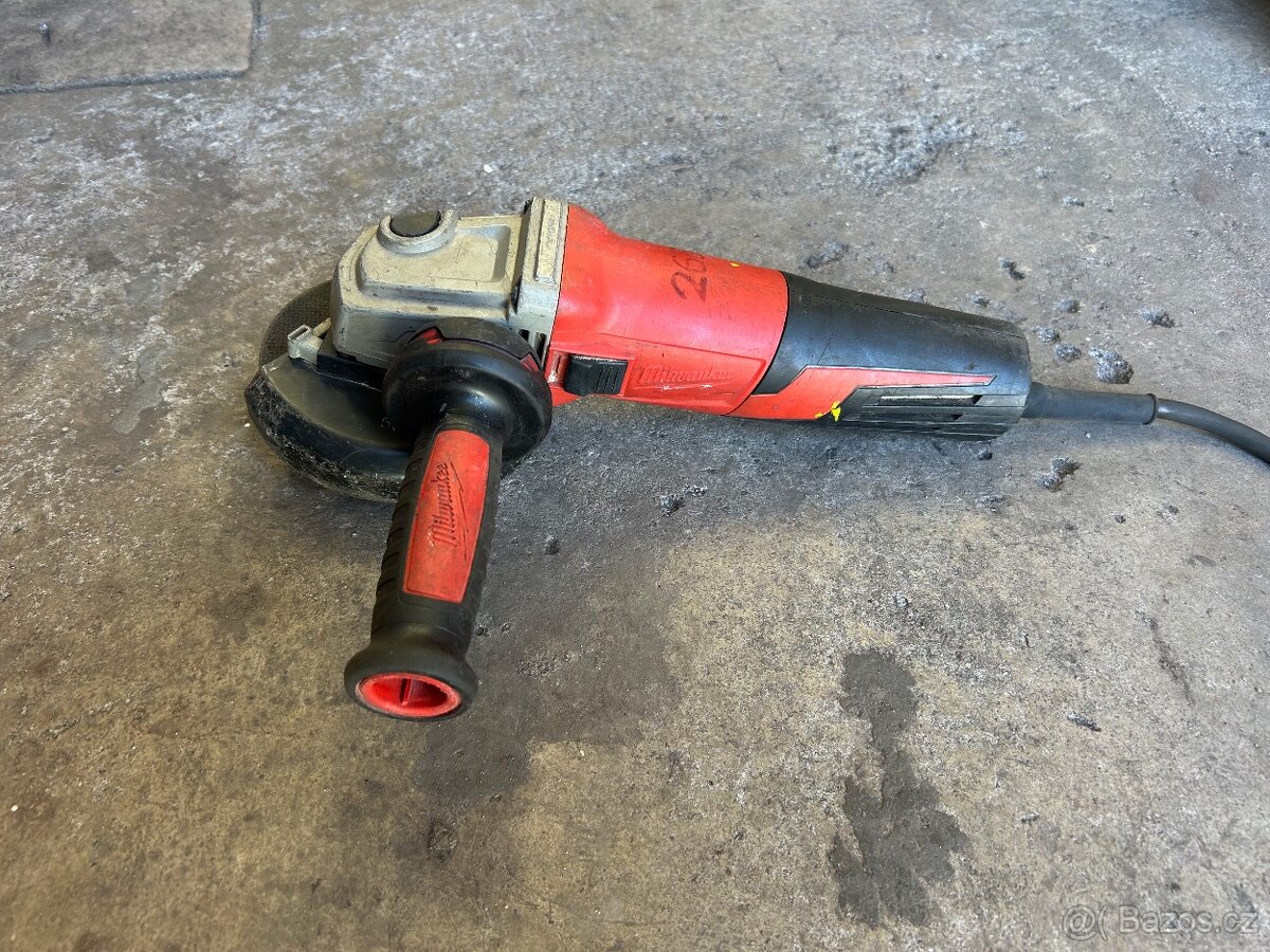 úhlová bruska Milwaukee