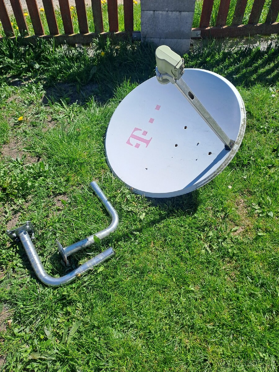 Parabola satelit