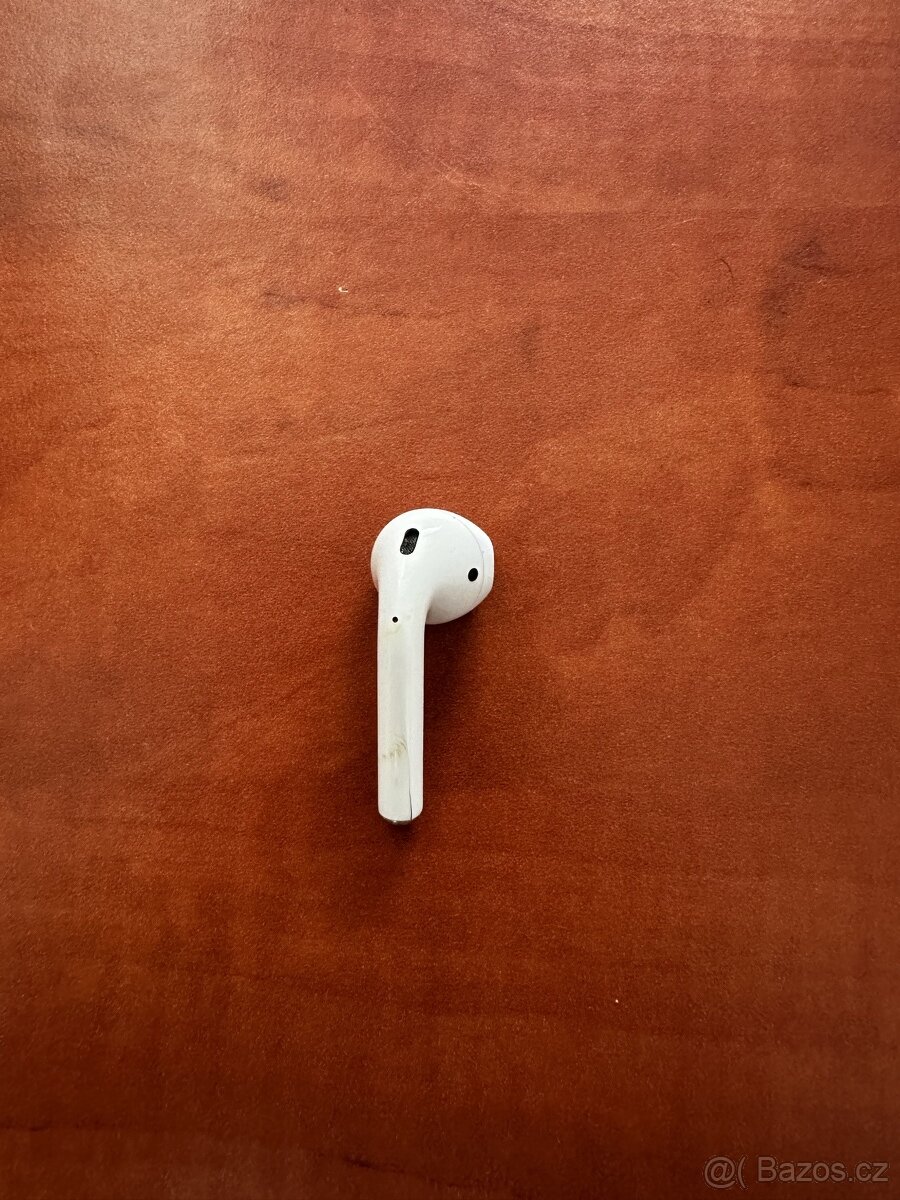 Apple AirPods 2 generace, levé ucho