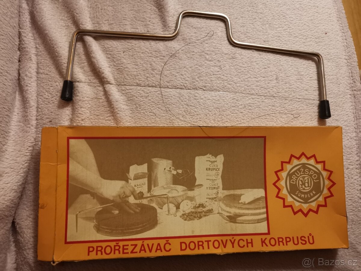 Prořezávač dortových korpusů, RETRO