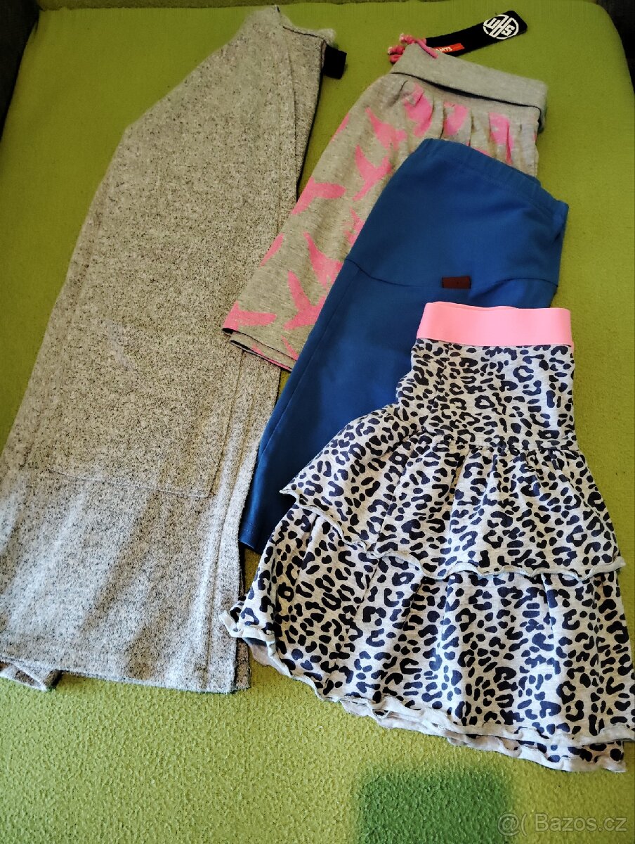 3 sukýnky a 1 kardigan vel.140/146, vše za 125,-Kč