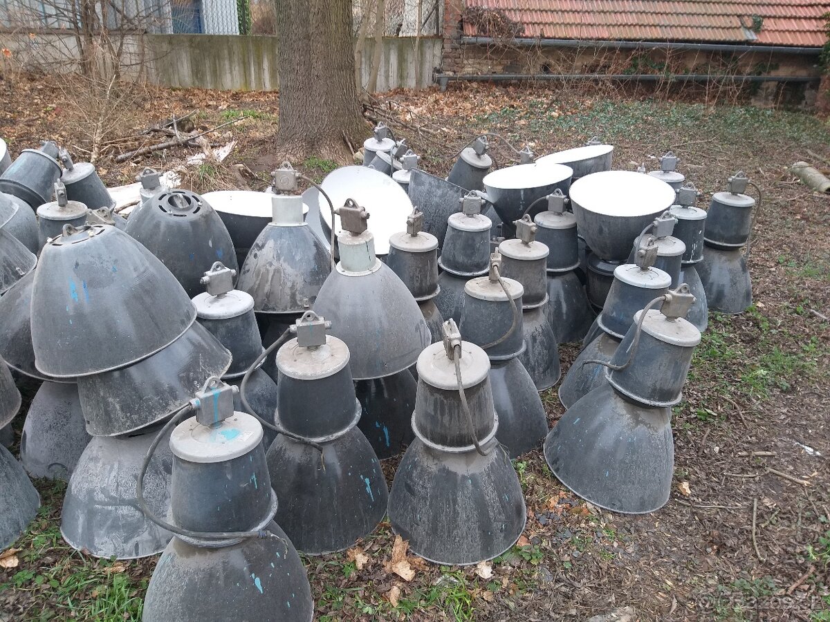 Retro tovární lampa industrialní