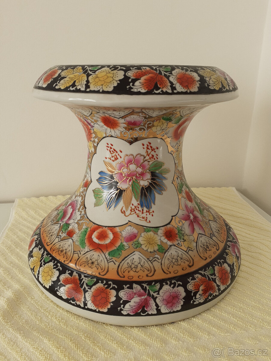 Stará velká těžká porcelánová váza