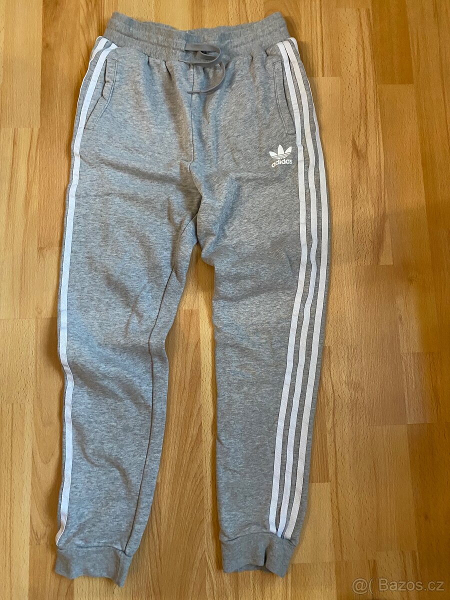 Chlapecké tepláky Adidas vel.L,13-14let