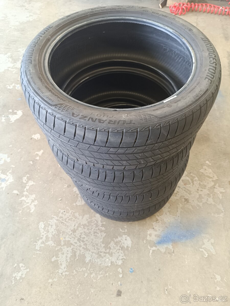 Sada pneu 225/45/18 Bridgestone T005