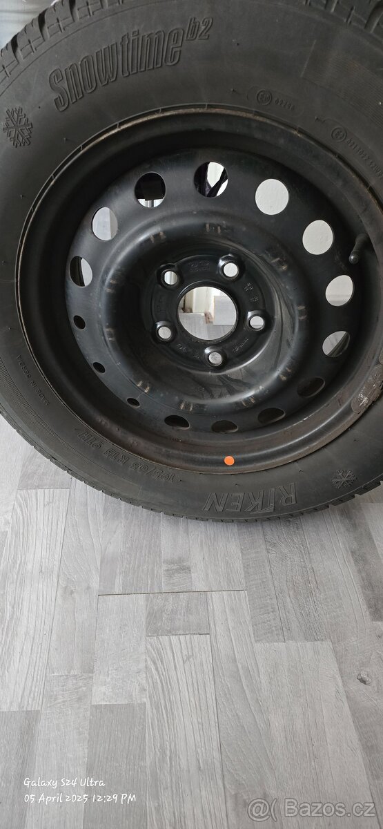 Prodám 4x plechové kolo 15" se zimními gumami Riken