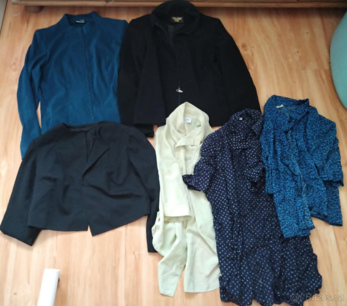 Mix dámského oblečení - saka na zip, halenky vel. 40 - 42