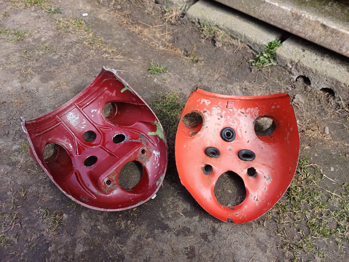 2x spodní díl masky na Jawa 250 559