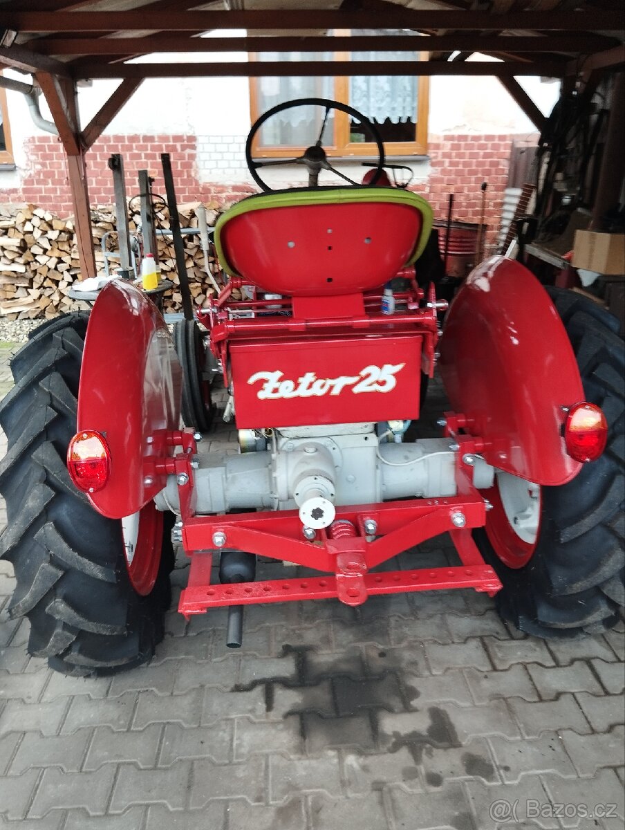 Traktor Zetor 25