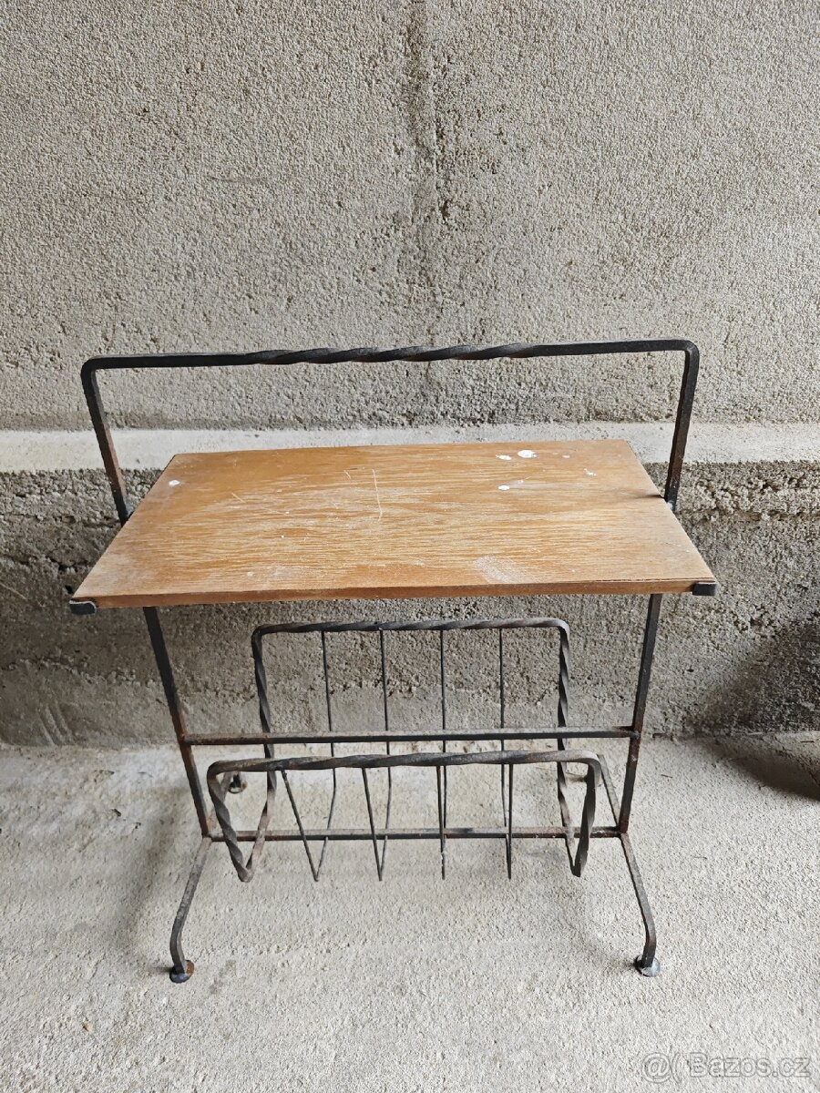 Retro stojan na noviny, d42xh24v56