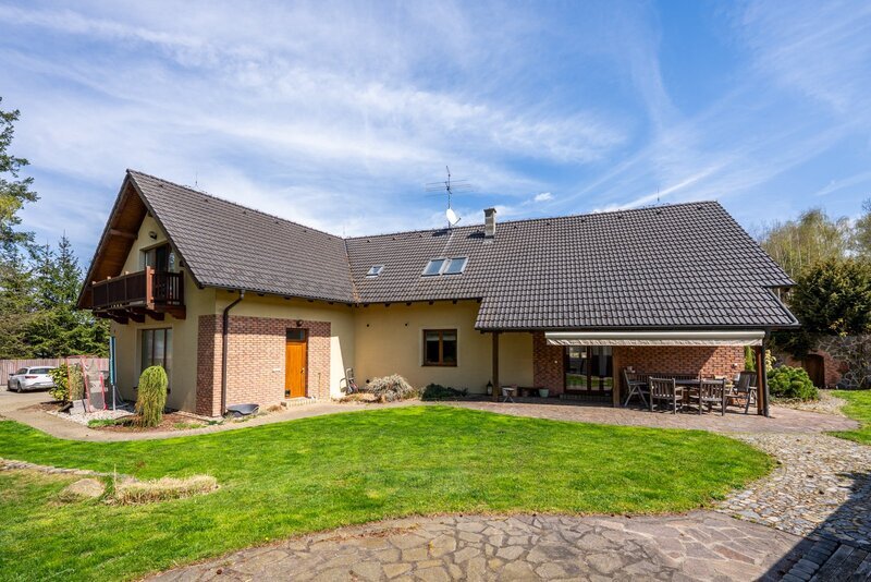 Prodej nadstandartního domu 342 m2 , s pozemkem 1534 m2, Sru