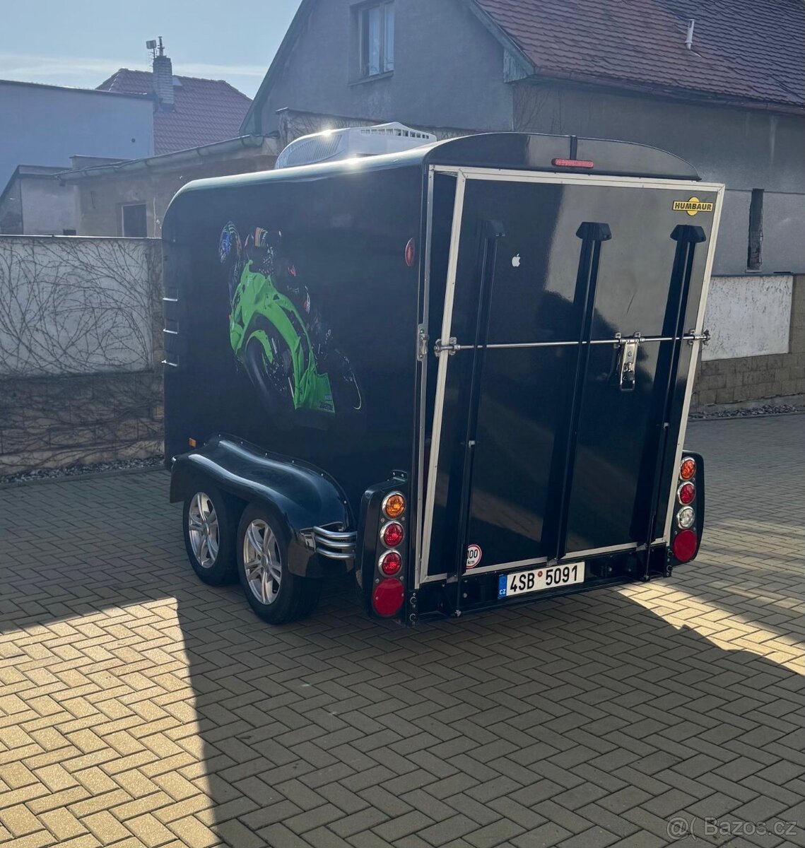 Přívěsný vozík na motorku Humbaur - KLIMATIZACE-POSTEL